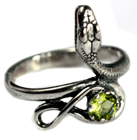 Серебряное кольцо-змейка с зеленым хризолитом Россия