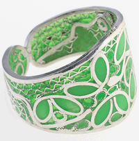 Ярко-зеленое серебряное кольцо 960 пробы с эмалью из Эквадора